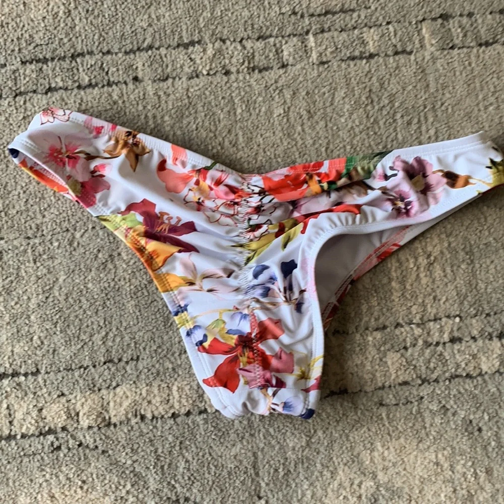 Bathing suit - Picture 2 of 3